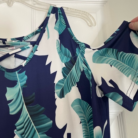 Off-shoulder Pretty Floral Dress - Picture 3 of 5